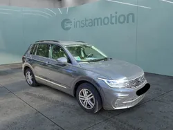 Grau Gebraucht 2022 VW Tiguan Life SUV | 27.225 € (Fairer Preis)