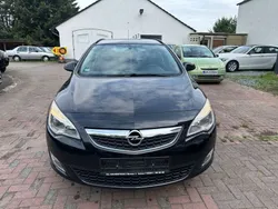 Schwarz Gebraucht 2011 Opel Astra Design Edition Kombi | 4.500 € (Fairer Preis)