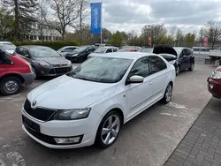 Weiß Gebraucht 2012 Skoda Rapid Elegance Limousine | 3.950 € (Guter Preis)