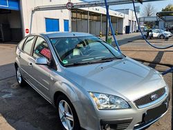 Silber Gebraucht 2005 Ford Focus Limousine | 2.600 € (Fairer Preis)