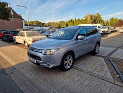 Silber Gebraucht 2014 Mitsubishi Outlander Instyle SUV | 11.690 € (Etwas zu teuer)