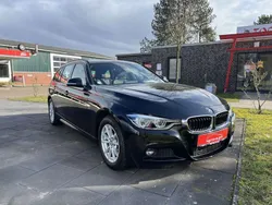 Black sapphire metallic Gebraucht 2019 BMW 320 M Sport Kombi | 26.799 € (Superpreis)