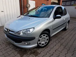 Grau Gebraucht 2005 Peugeot 206 Kleinwagen | 1.290 € (Fairer Preis)
