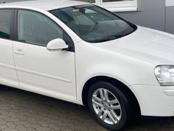 Weiß Gebraucht 2007 VW Golf V Limousine | 5.570 € (Etwas zu teuer)
