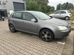 Grau Gebraucht 2006 VW Golf V Limousine | 2.800 € (Fairer Preis)