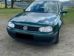 Grün Gebraucht 1999 VW Golf IV Limousine | 1.350 €