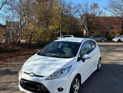 Weiß Gebraucht 2011 Ford Fiesta Sport Kleinwagen | 2.690 € (Fairer Preis)