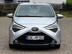 Silber Gebraucht 2021 Toyota Aygo X-play Kleinwagen | 10.999 € (Fairer Preis)
