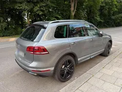 Grau Gebraucht 2016 VW Touareg R-line SUV | 28.400 € (Fairer Preis)