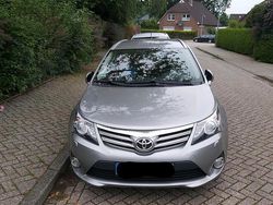 Grau Gebraucht 2012 Toyota Avensis Kombi | 10.000 € (Teuer)