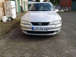 Silber Gebraucht 2001 Opel Vectra Sport Kombi | 3.650 € (Etwas zu teuer)