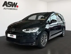 Deep black perleffekt Gebraucht 2024 VW Touran Comfortline Van / Kleinbus | 40.880 €