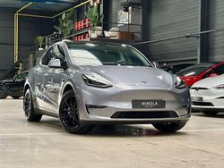 Silber Gebraucht 2023 Tesla Model Y Long Range AWD SUV | 39.990 € (Teuer)