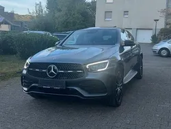 Grau Gebraucht 2021 Mercedes GLC300 AMG line Coupé | 42.900 €