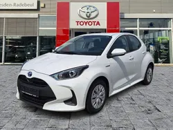 Super white 2 Gebraucht 2021 Toyota Yaris Hybrid Business Edition Kleinwagen | 15.490 € (Guter Preis)