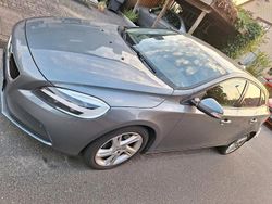 Grau Gebraucht 2018 Volvo V40 Kinetic Limousine | 10.500 € (Guter Preis)