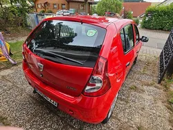 Rot Gebraucht 2009 Dacia Sandero Kleinwagen | 1.990 €