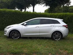 Silber Gebraucht 2016 Hyundai i30 Passion Plus Kombi | 11.490 € (Fairer Preis)