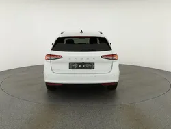 Kristall weiß Neu 2025 Skoda Superb Selection Kombi | 44.995 € (Guter Preis)