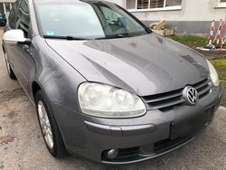 Grün Gebraucht 2007 VW Golf V Limousine | 2.800 € (Fairer Preis)