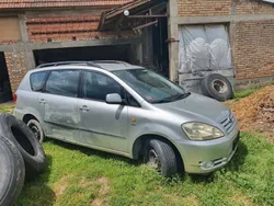Silber Gebraucht 2001 Toyota Avensis Verso Sol Van / Kleinbus | 2.000 €