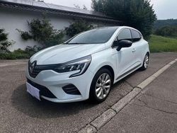 Weiß Gebraucht 2022 Renault Clio V Intens Limousine | 14.400 € (Fairer Preis)