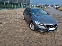 Grau Gebraucht 2016 Volvo V40 CC Momentum Kombi | 9.250 € (Superpreis)
