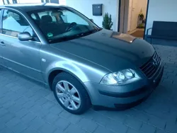 Schwarz Gebraucht 2002 VW Passat Basis Limousine | 2.100 € (Fairer Preis)