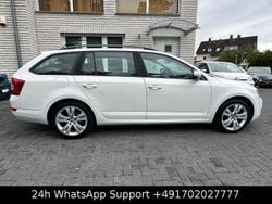 Weiß Gebraucht 2015 Skoda Octavia Ambition Kombi | 8.999 € (Guter Preis)