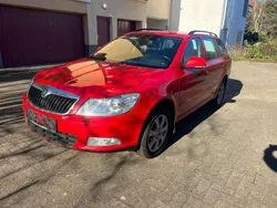 Rot Gebraucht 2012 Skoda Octavia Ambition Kombi | 3.700 € (Superpreis)