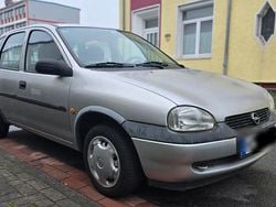 Grau Gebraucht 2000 Opel Corsa Kleinwagen | 2.680 € (Teuer)