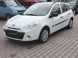 Weiß Gebraucht 2009 Renault Clio II Expression Limousine | 3.250 € (Etwas zu teuer)