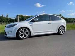 Weiß Gebraucht 2009 Ford Focus ST Limousine | 4.500 € (Superpreis)