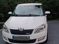 Weiß Gebraucht 2011 Skoda Fabia Kleinwagen | 2.250 €