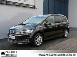 Deep black perleffekt Gebraucht 2023 VW Touran Comfortline Van / Kleinbus | 30.700 € (Fairer Preis)