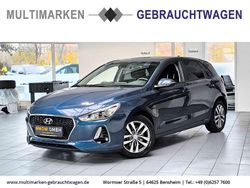 Blau Gebraucht 2017 Hyundai i30 Select Limousine | 15.790 € (Fairer Preis)