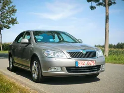 Bezova capuccino/capuccino bei Gebraucht 2011 Skoda Octavia Family Limousine | 5.900 € (Fairer Preis)
