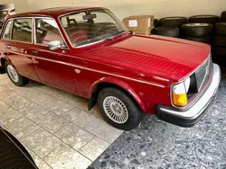 Rot Gebraucht 1976 Volvo 244 Limousine | 9.900 €