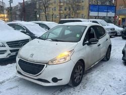 Weiß Gebraucht 2013 Peugeot 208 Access Kleinwagen | 3.299 € (Guter Preis)