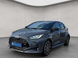 Storm grey metallic Gebraucht 2025 Toyota Yaris Hybrid Sport Limousine | 28.900 € (Fairer Preis)