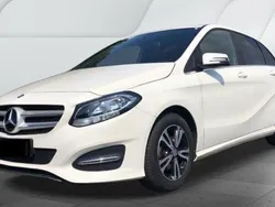 Weiß Gebraucht 2015 Mercedes B180 Van / Kleinbus | 11.400 € (Fairer Preis)