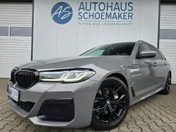 Grau Gebraucht 2022 BMW 530 M Sport Kombi | 48.677 €