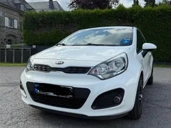 Weiß Gebraucht 2014 Kia Rio FIFA World Cup Edition Kleinwagen | 5.800 €