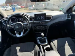 Grau Gebraucht 2019 Kia Ceed Limousine | 10.800 €