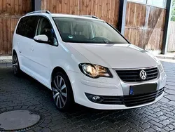 Weiß Gebraucht 2010 VW Touran Van / Kleinbus | 6.250 € (Fairer Preis)