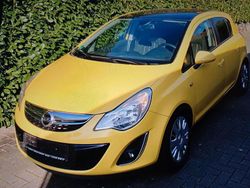 Gelb Gebraucht 2011 Opel Corsa Color Edition Kleinwagen | 3.800 € (Etwas zu teuer)