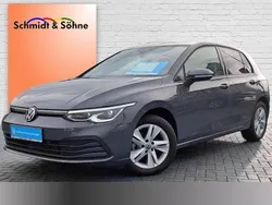 Grau Gebraucht 2021 VW Golf VIII Life Kleinwagen | 18.997 €