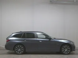 Grau Gebraucht 2022 BMW 330e Advantage Kombi | 23.480 € (Superpreis)