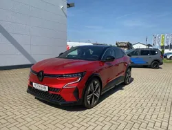 Dezirrot, black pearlschwarz (rot) Gebraucht 2024 Renault Mégane Iconic Limousine | 35.405 € (Guter Preis)