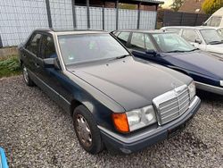 Schwarz Gebraucht 1992 Mercedes E300 Limousine | 1.000 €